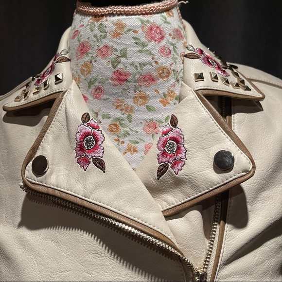 Desigual Cream Color Women’s Biker Jacket size 38 With Design in Back - Picture 3 of 16